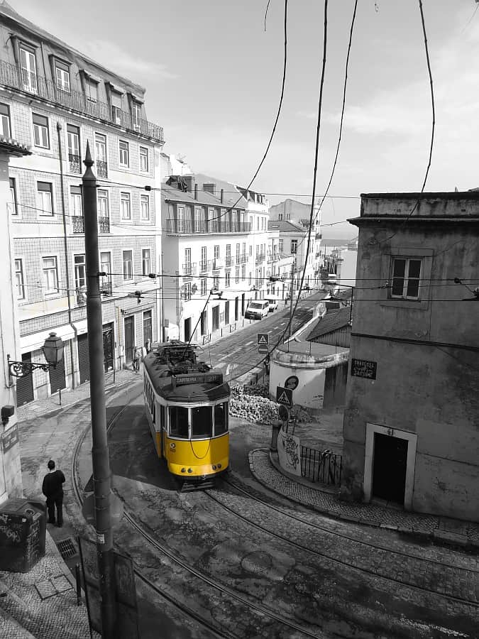 Alfama - Straßenbahn, Lissabon in zwei Tagen