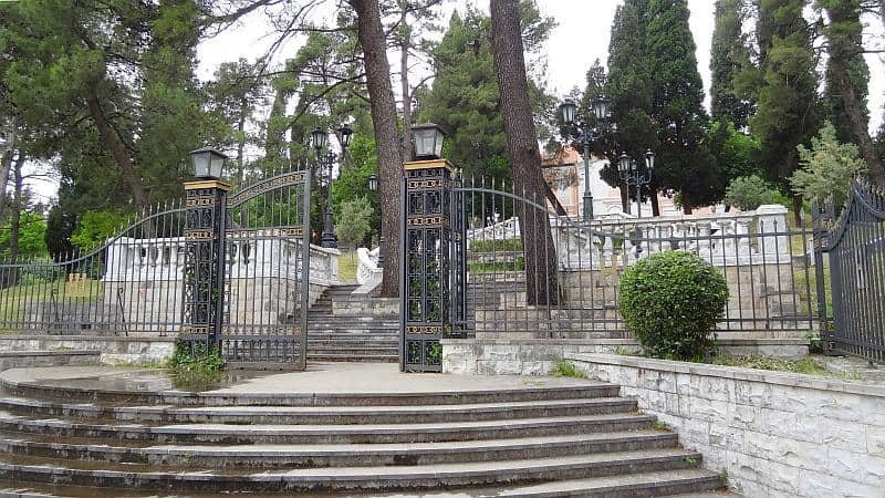 Eingang zum Petrović-Park in Podgorica