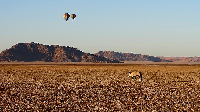 Heißluftballons über dem Sossusvlei