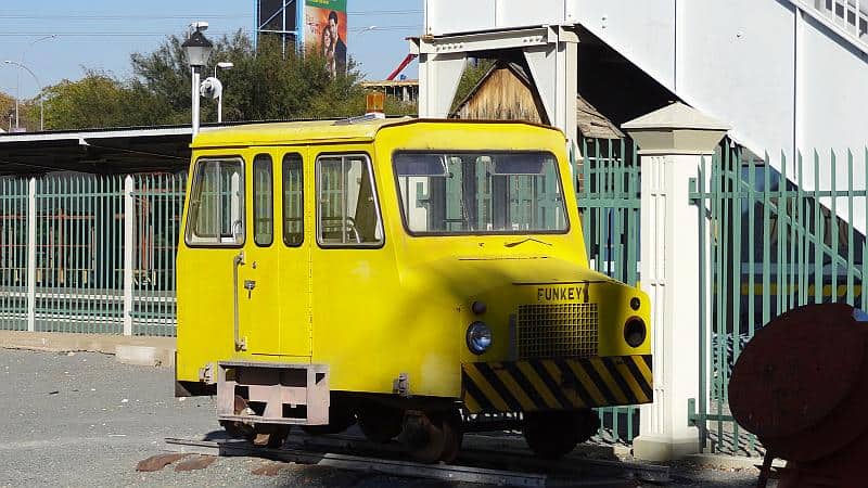 Alte Lok am Bahnhof WIndhoek