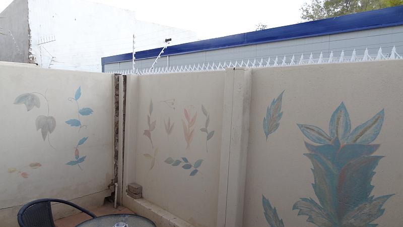 Schutzmauer im Guest House in Windhoek