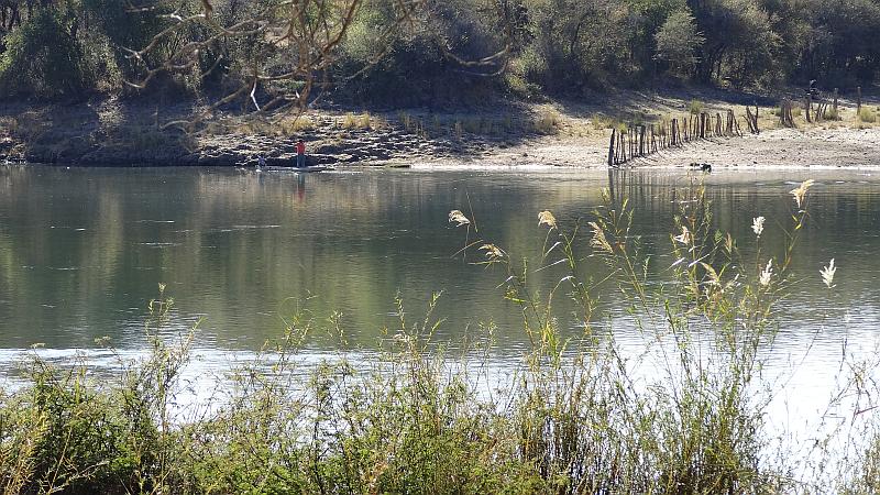 Bootsmänner am Okavango