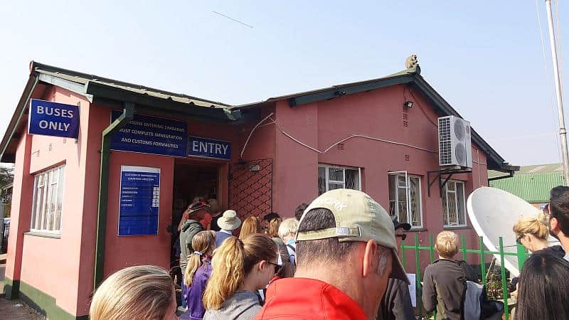 Warteschlange Simbabwe
