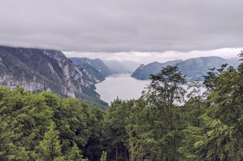 Aussicht über den Traunsee vom Baumwipfelpfad auf dem Grünberg