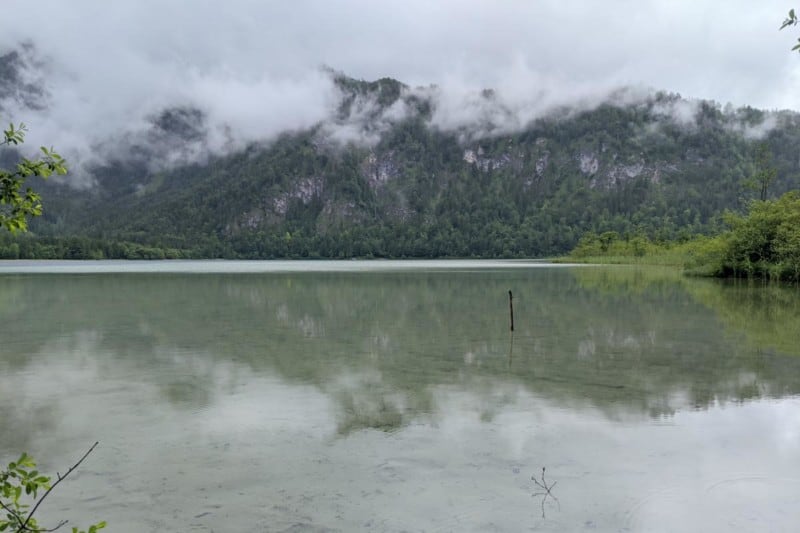 Wolkenverhangener Offensee