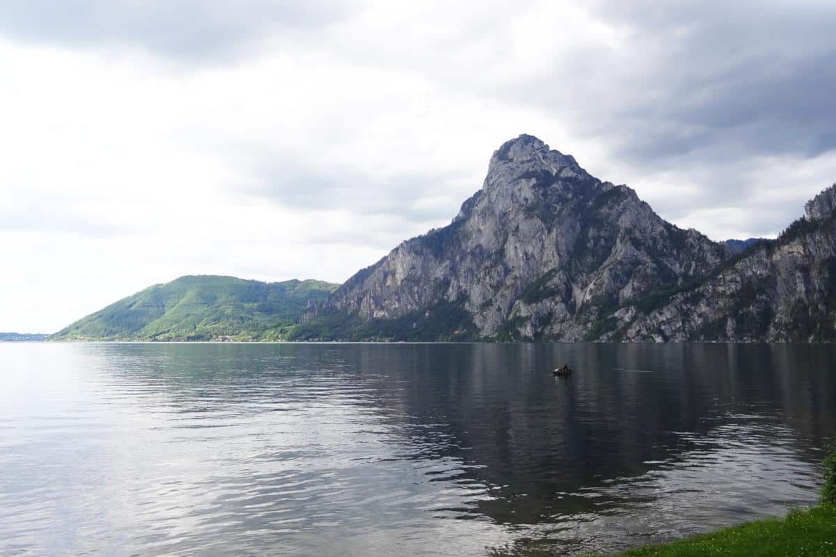 Blick auf den Traunsee vom Friedhof in Traunkirchen - Seen im Salzkammergut