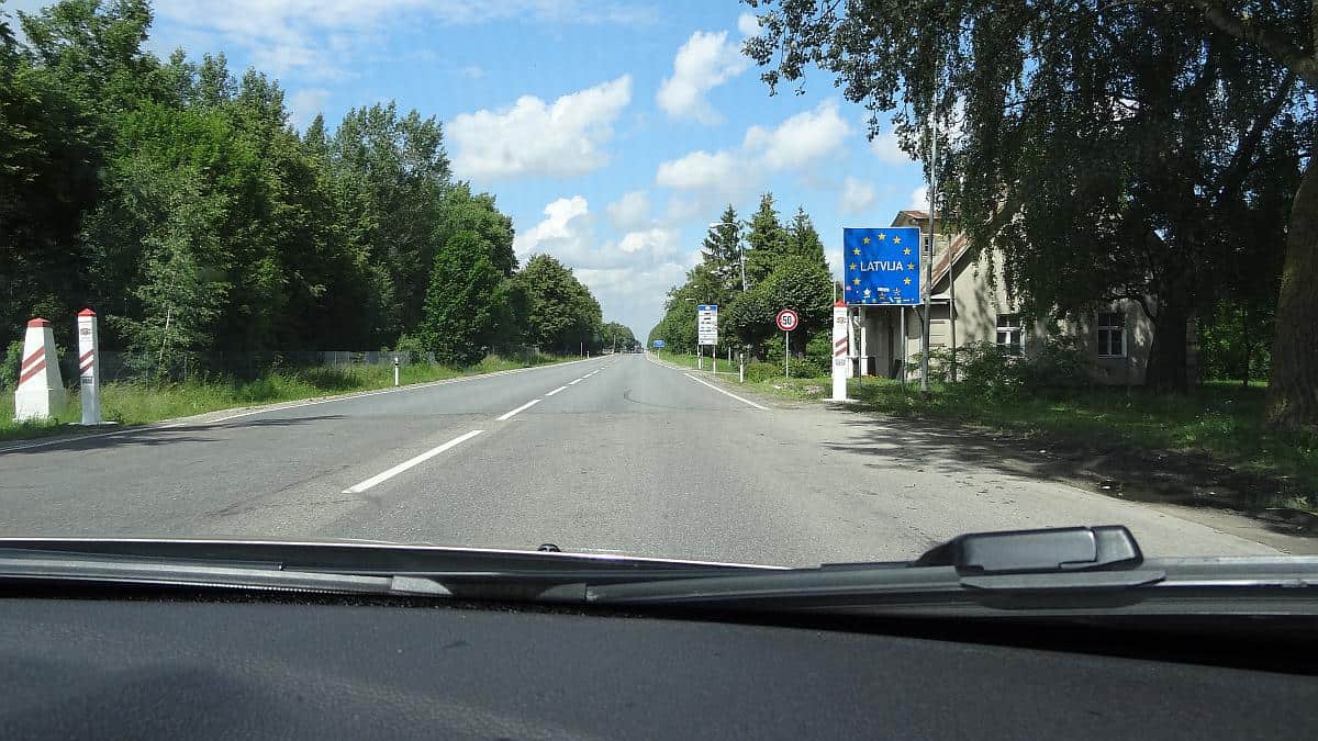 Grenzübergang Lettland - Roadtrip durchs Baltikum