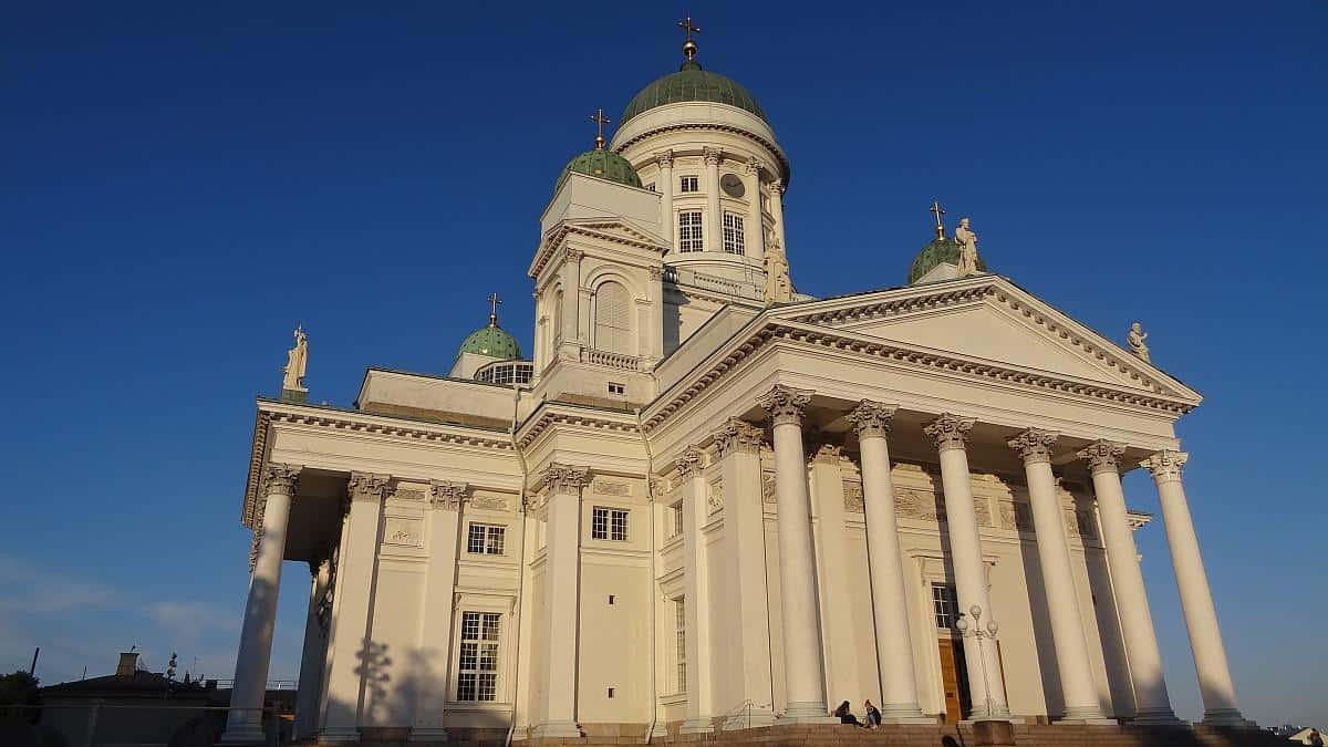 Dom in Helsinki - Roadtrip durchs Baltikum