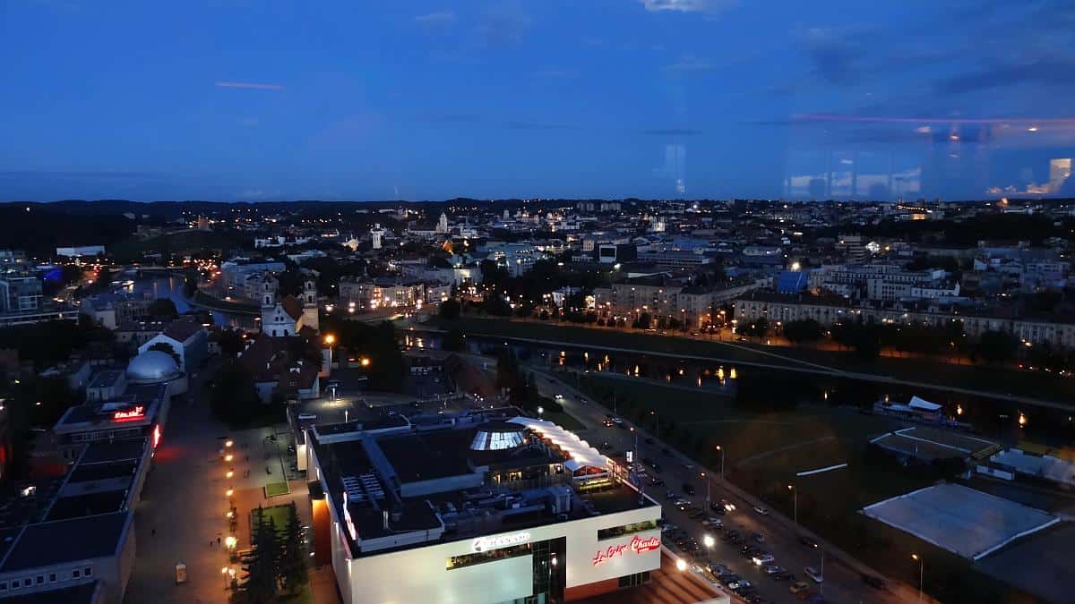 Nächtlicher Blick von der Skybar Vilnius