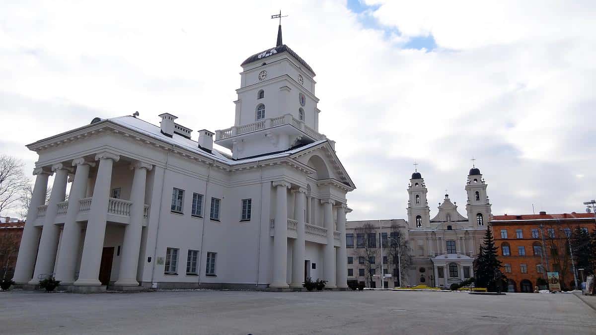 Altes Rathaus und Mariä-Namen-Kathedrale in Minsk