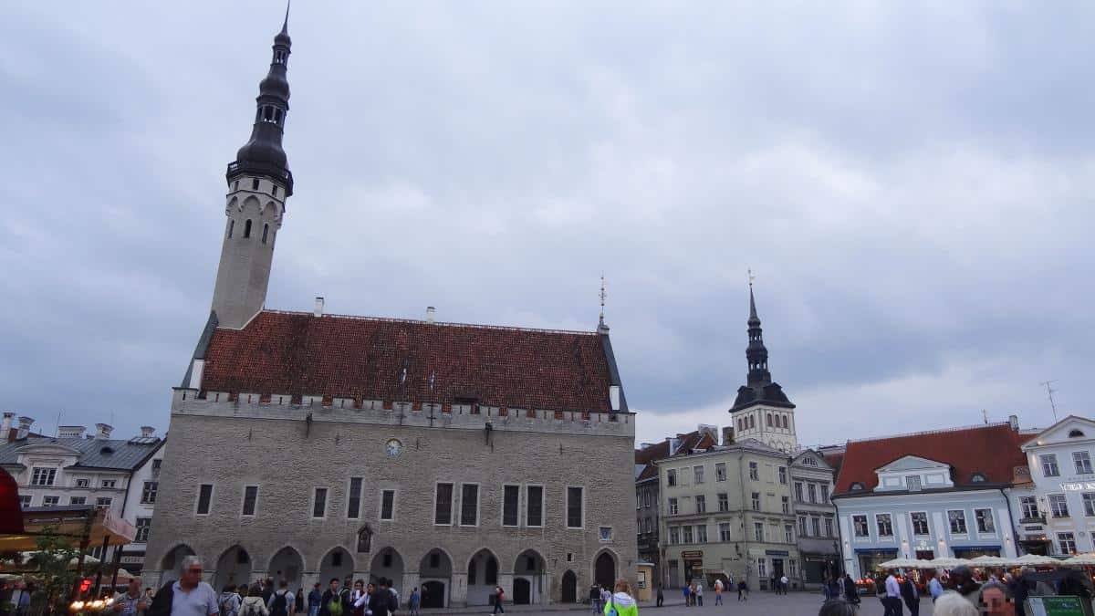 Rathaus von Tallinn und Nikolai-Kirche