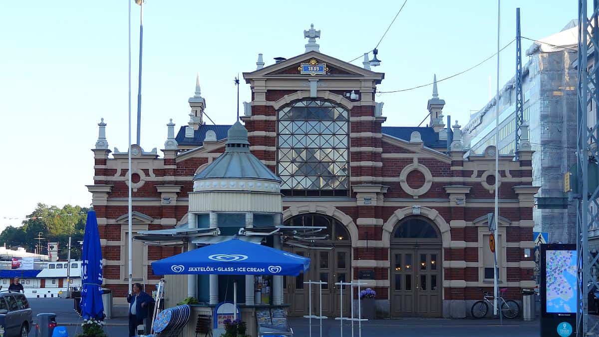 Die schöne Fassade der alten Markthalle