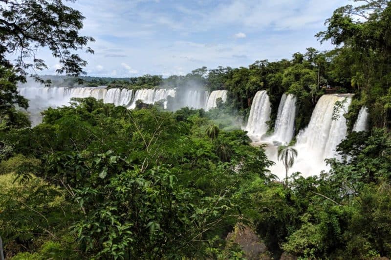 Aussicht auf die Iguazu-Wasserfälle vom Paseo Superior