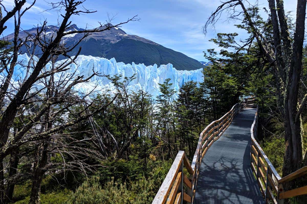 Wanderstege entlang des Perito-Moreno-Gletschers