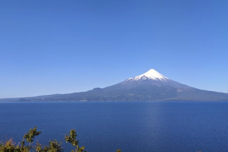 Blick auf den Osorno vom anderen Seeufer