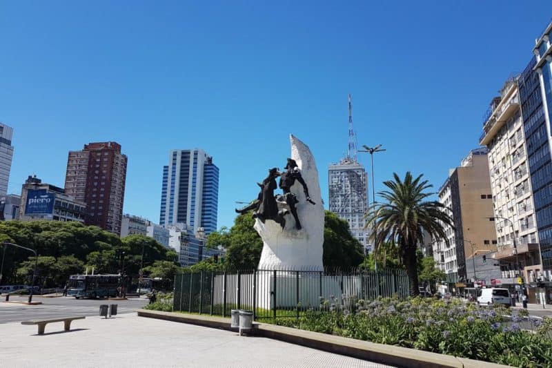 Plaza Provincia de Mendoza, Kreuzung Avenida 9 de Julio und Avenida de Mayo, Buenos Aires