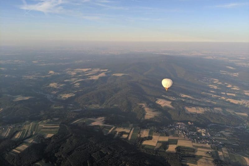 Aussicht über das Burgenland. Im Vordergrund der zweite Ballon.