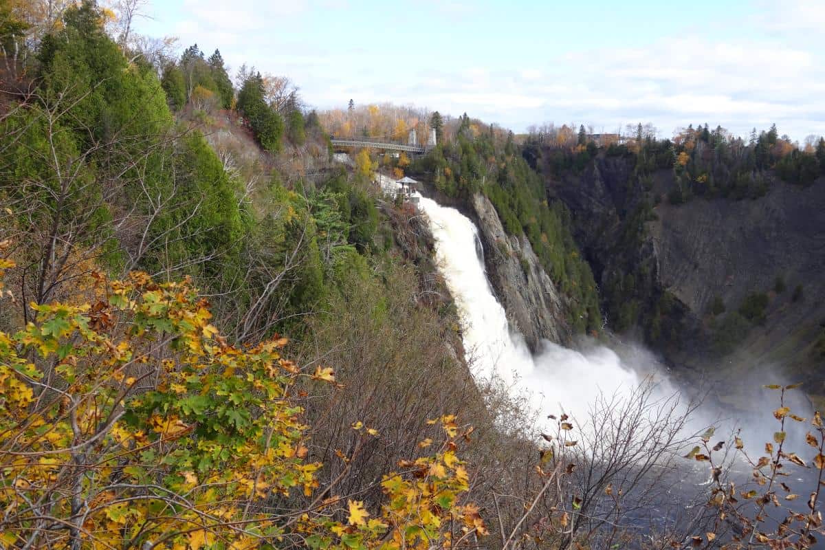 Panoramablick auf den Montmorency-Wasserfall 