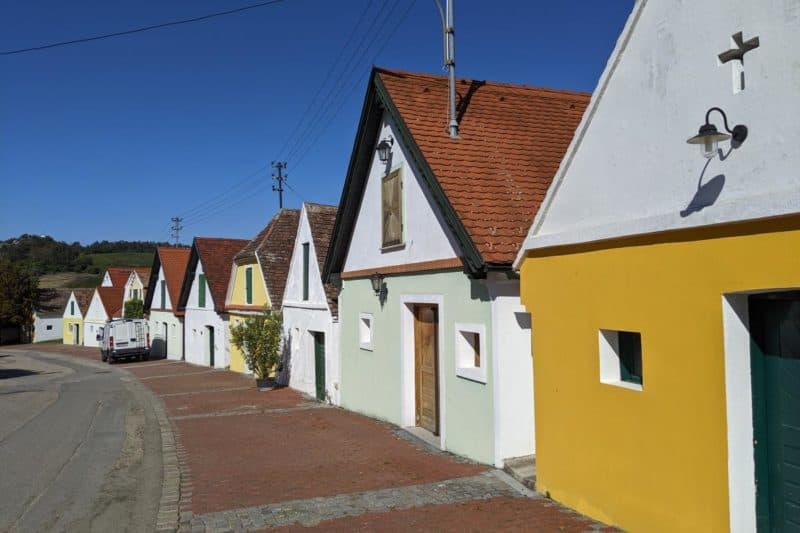 Bunte Häuser in der Kellergasse von Falkenstein
