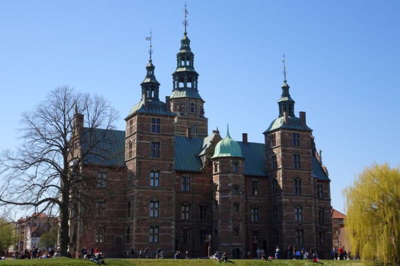 Sehenswürdigkeit in Kopenhagen: Schloss Rosenborg im Königsgarten
