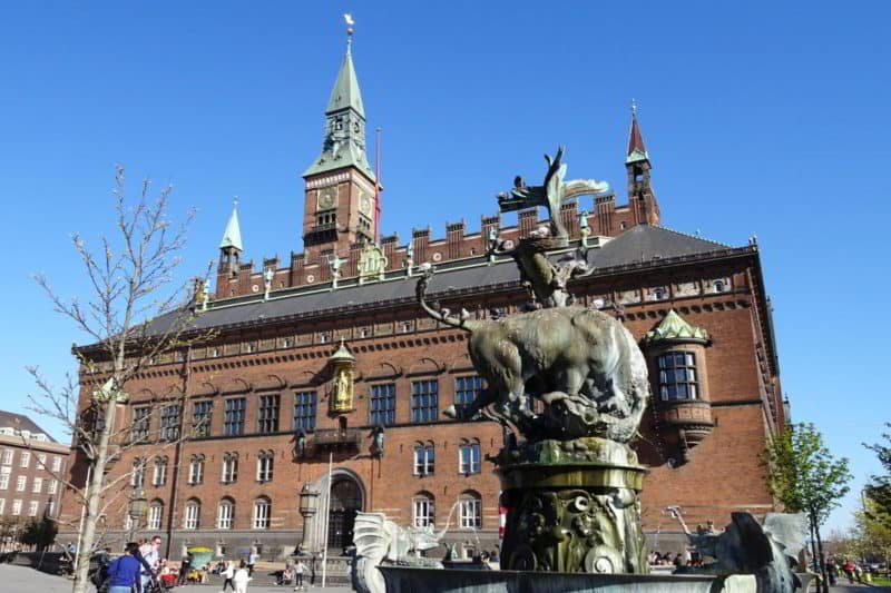 Sehenswürdigkeit in Kopenhagen: Rathaus auf dem Rathausplatz