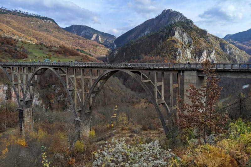 Die 350 Meter lange Đurđevića-Tara-Brücke überquert die Tara-Schlucht