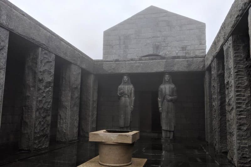 Statuen im Mausoleum