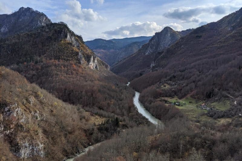 Blick in die Tara-Schlucht von der Đurđevića-Tara-Brücke