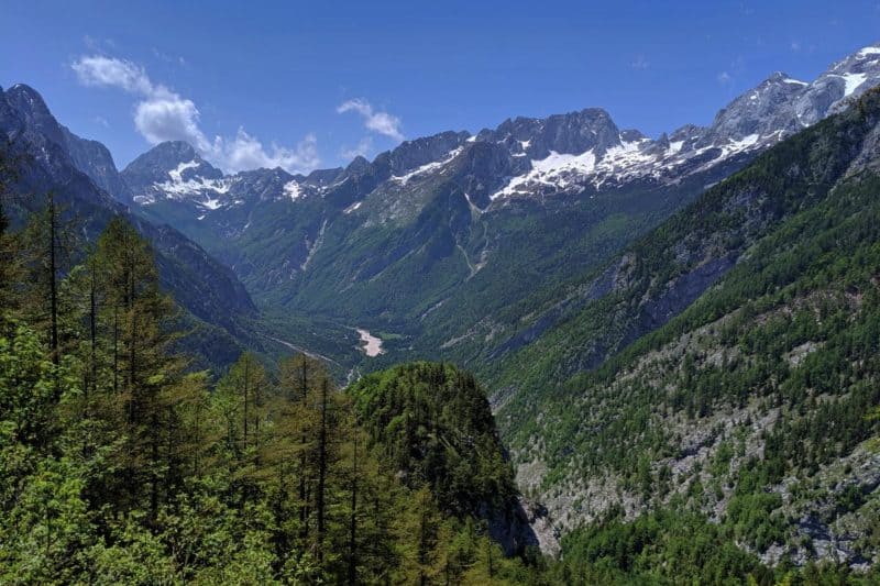 Aussichtspunkt auf dem Vršičpass mit Bergpanorama