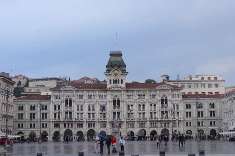 Das Rathaus von Triest auf dem Hauptplatz