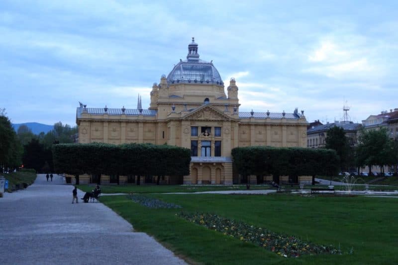 Der Kunstpavillon von Zagreb im Grünen Hufeisen