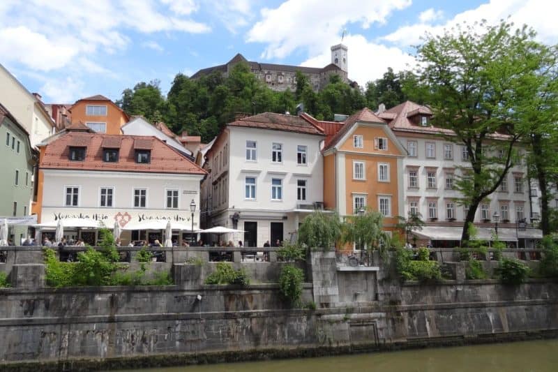 Bunte Häuser an der Uferpromenade der Ljubljanica