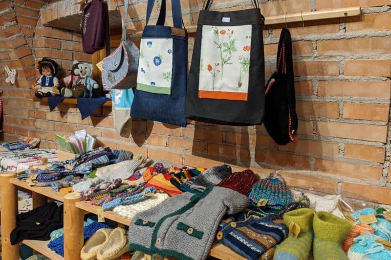 Näh- und Strickprodukte in der Huab'n-Greißlerei