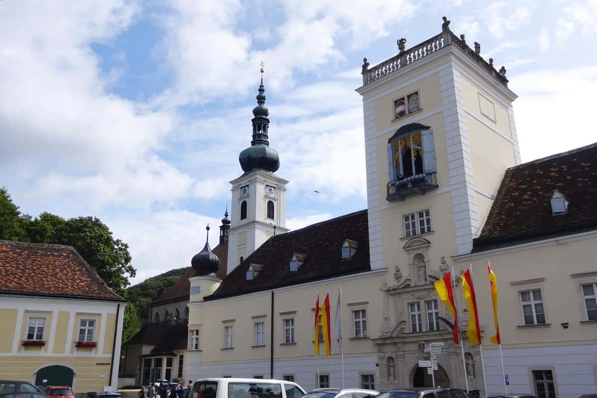 Blick aufs Stift Heiligenkreuz