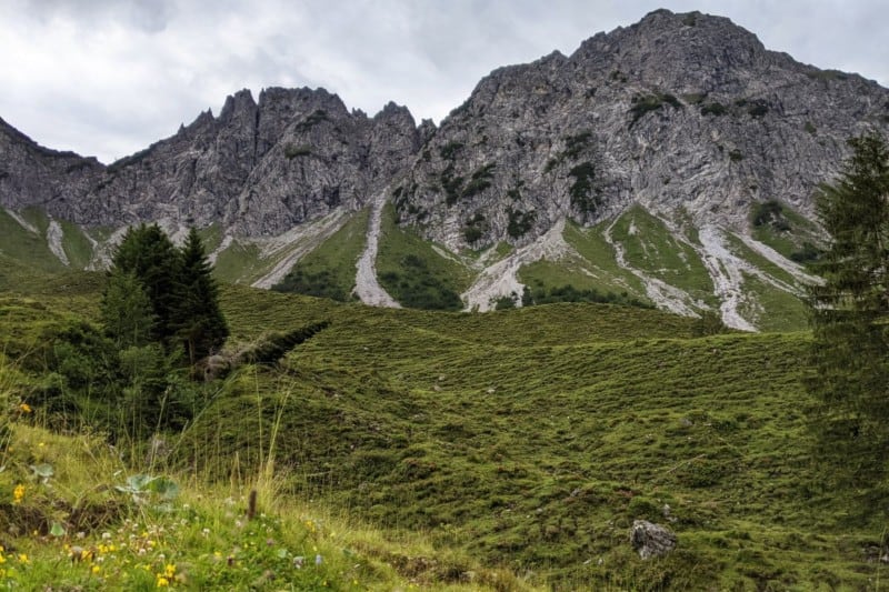 Ausblick von der Kulinarischen Genussrunde im Großen Walsertal in der Alpenregion Vorarlberg