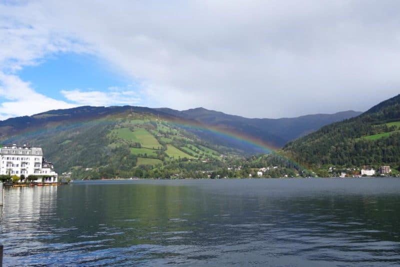 Blick über den Zeller See mit Regenbogen