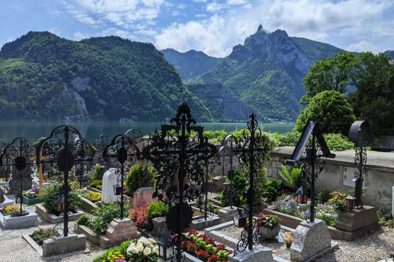 Blick auf den Traunsee vom Friedhof in Traunkirchen - Seen im Salzkammergut