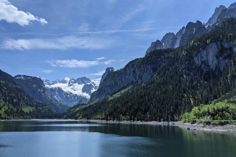 Vorderer Gosausee mit Bergpanorama