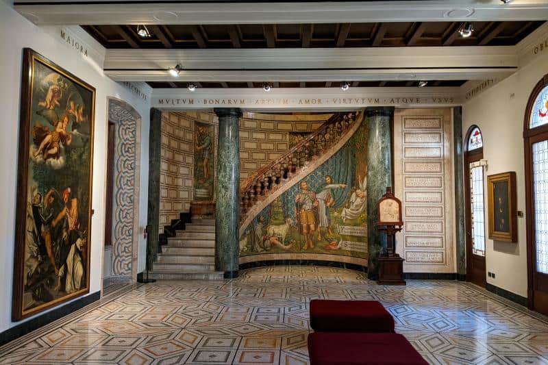 Mosaik auf einem Treppenaufgang in der Pinacoteca Ambrosiana in Mailand