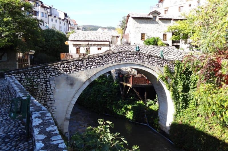 Steinerne Krumme Brücke in Mostar