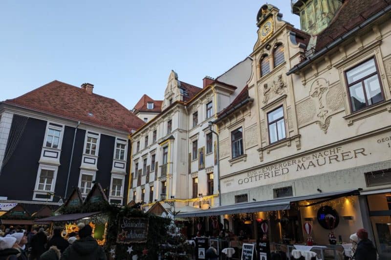 Weihnachtsmarktstände in der Grazer Altstadt