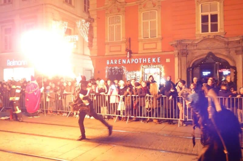 Feuerspucker beim Perchtenlauf in Graz