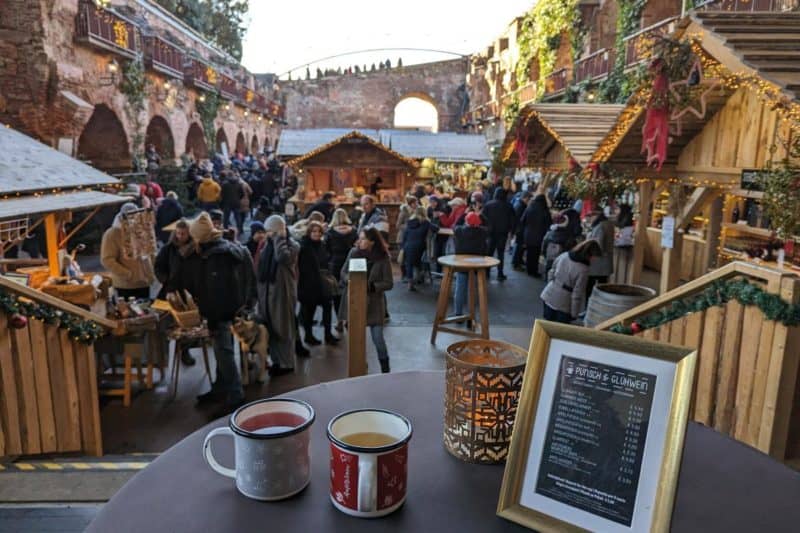 Weihnachtsmarktstände in den alten Kasematten am Grazer Schlossberg