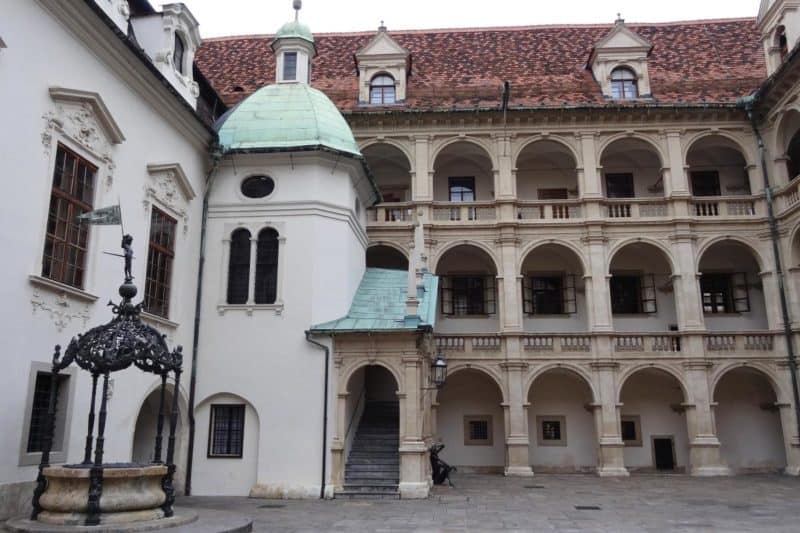 Arkadengänge im Innenhof des Zeughaus Graz