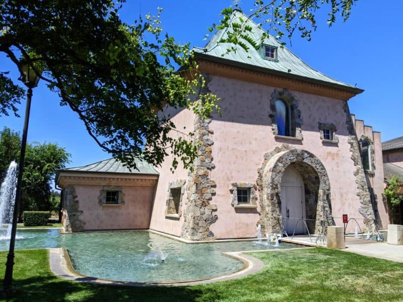 Ein Weingut im Stil eines französischen Châteaus im Napa Valley