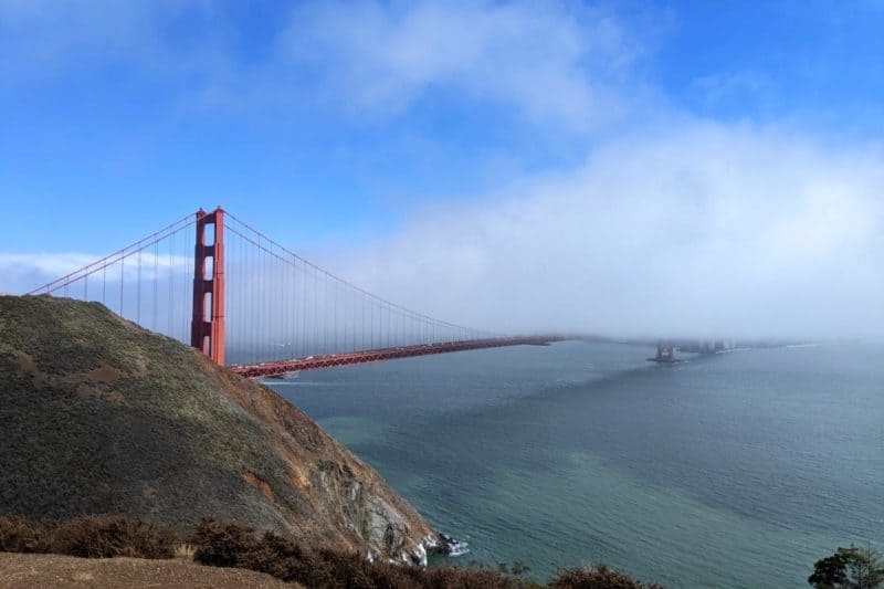 Die Golden Gate Bridge im Nebel