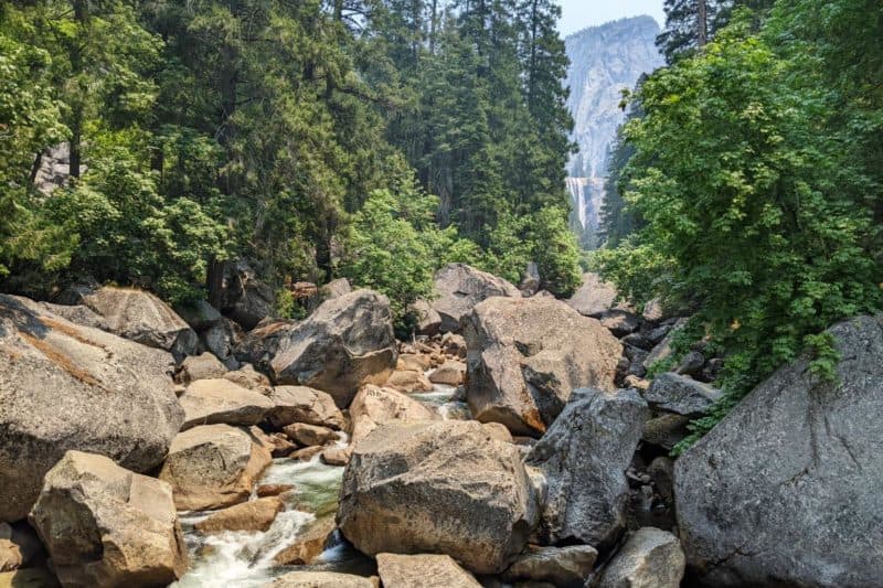 Vernal Falls Wasserfälle auf dem Mist Trail im Yosemite-Nationalpark