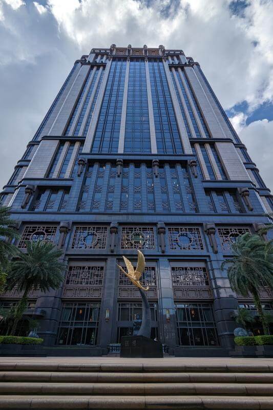 Art-déco-Fassade des ATLAS-Hochhauses in Singapur