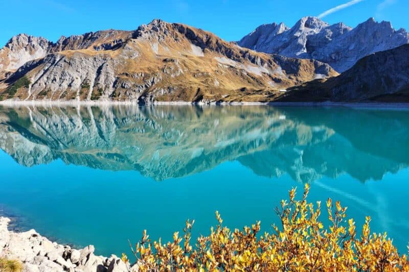 Blick auf den Lünersee im Brandnertal vom zweiten Teil des Rundwanderwegs