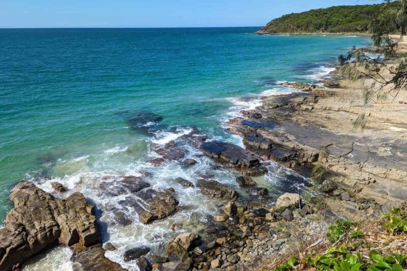 Blick aufs Meer auf dem Coastal Walk im Noosa National Park